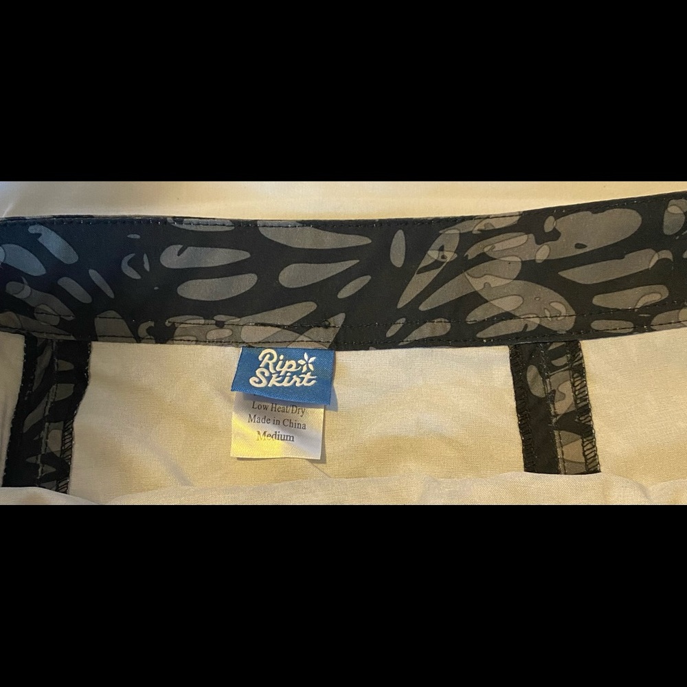 Black & grey length 2 medium ripskirt & matching sun scarf. Perfect for travel.